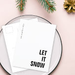 Postal Festiva Que nieve | Navidades Minimalistas Limpiar Simple<br><div class="desc">Sencilla y elegante postal de vacaciones "Let it snow" en blanco y negro monocromo con una moderna tipografía de bloques minimalistas en negro que se puede personalizar fácilmente con tu propio saludo,  apellido y año para esta temporada festiva de moda! #letitsnow #minimalista #postal #navidades</div>