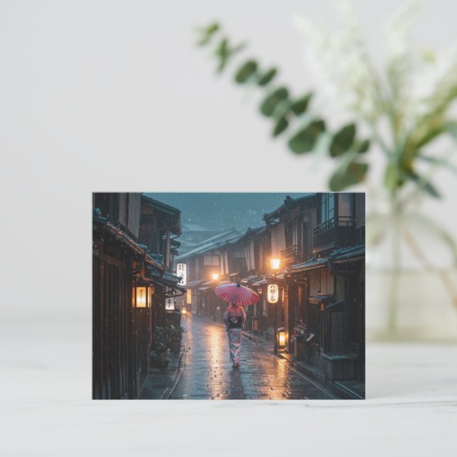 Postal Festiva Rainy Kyoto Evening – Tranquil Streets in Gion (Anverso de pie)