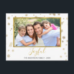Postal Festiva Relieve metalizado dorado Snowflakes Joyful Photo<br><div class="desc">Faux Relieve metalizado dorado Snowflakes - Feliz Navidad - Tarjeta fotográfica de Navidad. La imagen,  la fecha y el nombre de la familia pueden ser reemplazados en esta simple y elegante tarjeta de fotos de Navidad.</div>