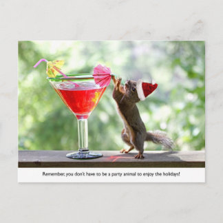 Postal Festiva Santa Squirrel bebiendo un cóctel