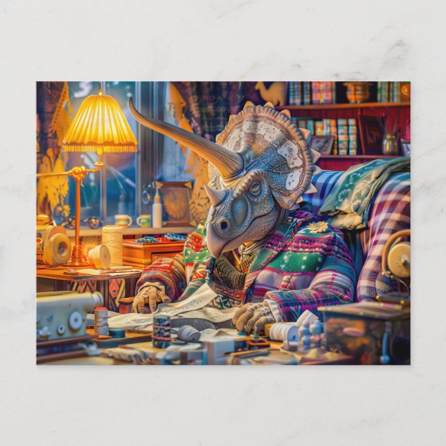 Postal Festiva Tejiendo triceratops en un acogedor sillón (Anverso)
