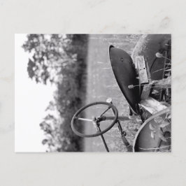 Postal Festiva Tractor en la hierba larga