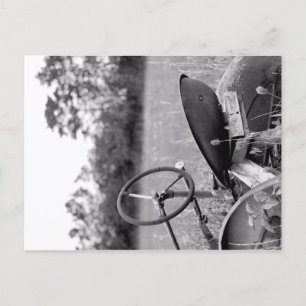 Postal Festiva Tractor en la hierba larga