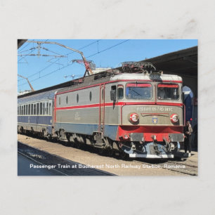 Postal Festiva Tren de pasajeros en la estación de ferrocarril de