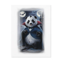 Un divertido panda Drácula en blanco