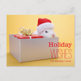 Postal Festiva Un regalo envuelto y un conejo con Santa