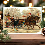 Postal Festiva Vintage Christmas Sleigh Ride<br><div class="desc">Hermosa postal de viaje en trineo navideño. Este diseño presenta dos hermosos caballos y una familia en el trineo que recorre la nieve con su perro.</div>