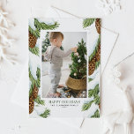 Postal Festiva Watercolor Snowy Pinecones Happy Holidays<br><div class="desc">Envíe saludos de vacaciones a la familia y amigos con esta adorable tarjeta fotográfica de vacaciones. Cuenta con ilustraciones acuáticos de pinares nevados y agujas de pino. Los textos son totalmente editables. Personalice agregando nombres, mensajes, fotos y otros detalles. Esta tarjeta acuática de vacaciones es perfecta para cualquier estancia de...</div>