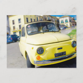 Postal Fiat amarillo 500, Cinquecento vintage en Italia