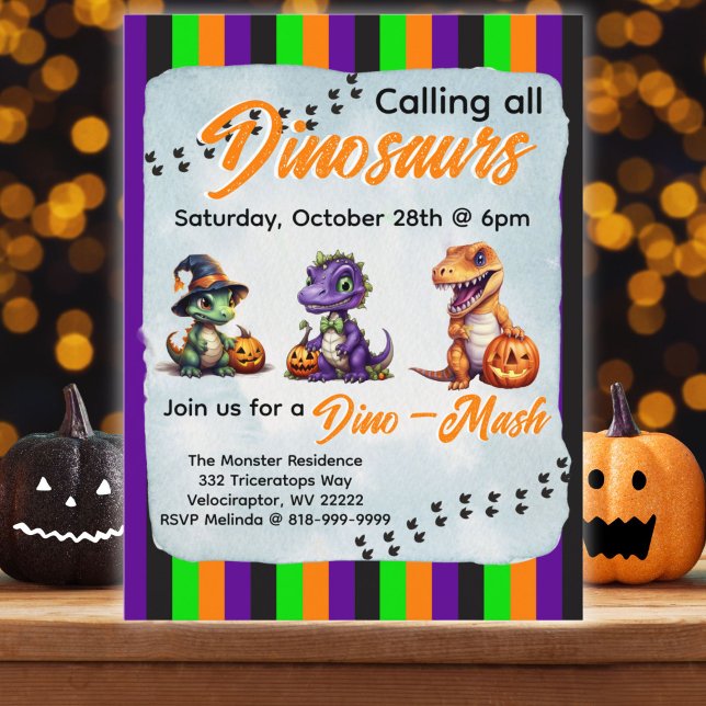 Postal Fiesta Dino-Mash de los dinosaurios de Halloween (Halloween Dinosaur Invitation Postcard with brightly colored Halloween themed stripes. )