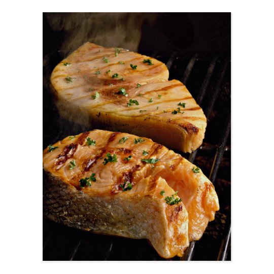 Postal Filetes de color salmón deliciosos en parrilla