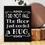 Postal Floor Hug Funny<br><div class="desc">Una graciosa tarjeta postal para explicar esas incómodas caídas. Puede cambiar el color de fondo negro a cualquier otro color seleccionando el botón "Personalizar" y otro color de fondo.</div>