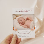Postal Floral de boho rústico | Anuncio de nacimiento de<br><div class="desc">Esta postal de presentación de un bebé,  sencilla y elegante,  incluye flores acuáticas de bonito en tonos naranja,  taupe,  melocotón y rubor sobre un fondo blanco con escritura manuscrita. Añade tu foto favorita de tu recién nacido para completar este aspecto botánico rústico.</div>
