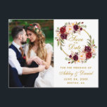 Postal Floral de Borgoña Wreath Gold Save the Date Photo<br><div class="desc">Watercolor Borgoña Marsala Floral Wreath Gold Salvar La Postales De La Invitación De Compromiso De Fotos De Fecha</div>