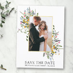 Postal Flores Silvestres Delicadas De Acuarela Ahorran La<br><div class="desc">Moderno acuarela Boda de Flor silvestre Invitación de compromiso Save The Date Postcard incluye flores silvestres amarillas,  rosas,  violetas,  polvorientas azules y blancas,  hojas de eucalipto,  hojas verdes de salvia y otros vegetación botánica en un marco dorado. Foto de pareja.</div>