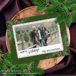 Postal Foliage botánico curado de Green Berries<br><div class="desc">Única, clásica, moderna, bonito y decorativa tarjeta de vacaciones. Cute Happy Holidays saludo texto y habitación para personalizar o personalización con una foto, nombre de familia (o nombres individuales) y mensaje de su elección. Enmarcado por bayas rojas de vino de Borgoña y ramos de flores de color verde oscuro sobre...</div>