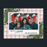 Postal Foliage botánico de Green Holly Red Berries<br><div class="desc">Única, clásica, moderna, bonito y decorativa tarjeta de vacaciones. Cute Happy Holidays saludo texto y habitación para personalizar o personalización con una foto, nombre de familia (o nombres individuales) y mensaje de su elección. Enmarcado por bayas rojas de vino de Borgoña y ramos de flores de color verde oscuro en...</div>