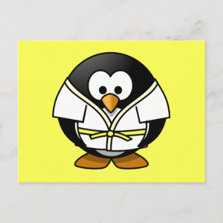 Postal Fondo amarillo personalizado Judo Pingüino