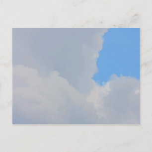 Postal Fondo de cielo azul y nubes.