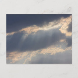 Postal Fondo del cielo con las nubes negras.