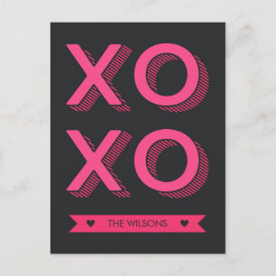 Postal Fondo rosa y oscuro de los corazones XOXO