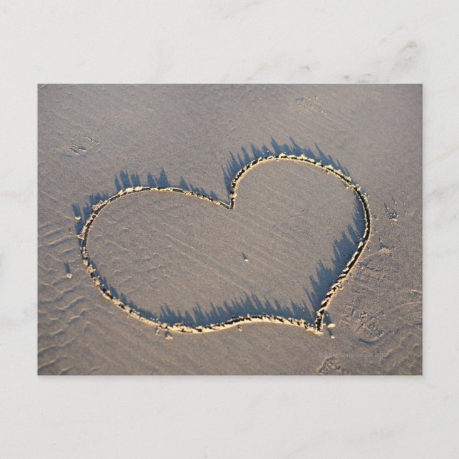 Postal Forma del corazón dibujada en la arena. (Anverso)