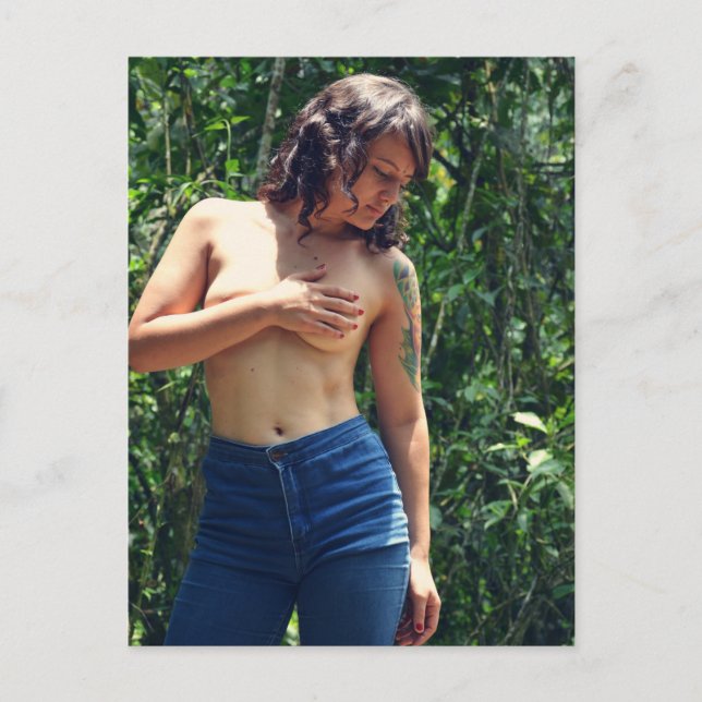 Postal Foto al aire libre de Chica natural (Anverso)