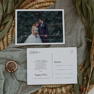 Postal Foto de boda minimalista escrito a mano recién cas