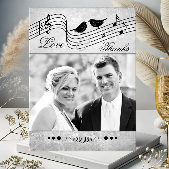 Postal Foto de Boda tema musical Gracias Postcard (Wedding Thank You postcard featuring your photo framed by a music themed design with love birds)