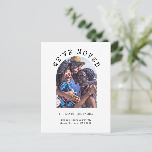 Postal Foto de Familia Moderna Nos Mudamos Nueva Direcció (Anverso de pie)