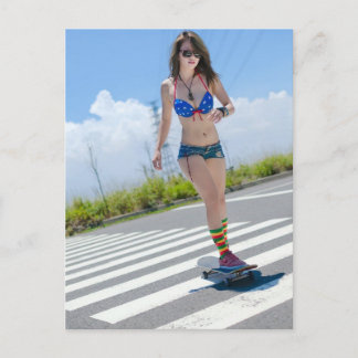Postal Foto de Jean Shorts y Chica de esquí en Bikini