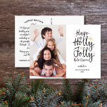 Postal Foto de la familia de Navidades Hand Lettered Holl<br><div class="desc">Difundir alegría por las vacaciones con esta postal que incluye tipografía con letras a mano que dice "Ten un Navidad de Holly Jolly". Personalizar subiendo tu foto vertical. El reverso muestra los saludos, nombres y notas de su personalizado (o borrar para dejar espacio para una nota manuscrita). Añade también la...</div>
