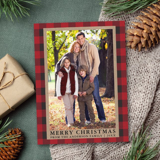 Postal Foto de la familia Red Plaid Merry Christmas Kraft (Customize to change text size or text style.)
