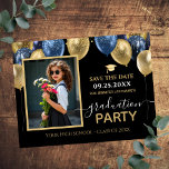 Postal Foto de la fiesta de graduación azul dorado Save t<br><div class="desc">Elegantes globos purpurinas en azul y oro en la frontera superior. Todo el texto es ajustable y fácil de cambiar para sus propias necesidades fiestas. Excelente elegancia guardar el diseño de la plantilla de graduación de fecha. Escuela Secundaria o Escuela Superior.</div>