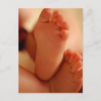 Postal Foto de primer plano de los pies de bebé