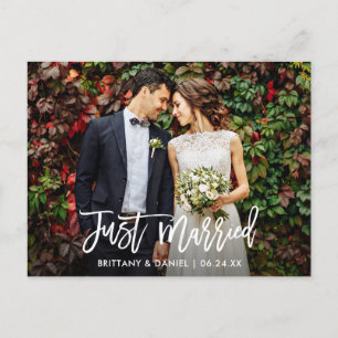 Postal Foto de recién casados con letra a pincel moderna