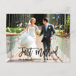 Postal Foto de recién casados con letra de pincel moderna
