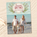 Postal Foto de vacaciones en playa de Navidades costeros<br><div class="desc">Una postal de Navidades costeros. Saludos de temporada desde la playa. Una concha y un hueso con hierbas marinas y las palabras "Saludos de temporada" decoran esta postal. Personalízalo con tu nombre y foto para mandarlo a tus amigos y familiares para Navidades.</div>