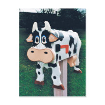 Foto divertida del buzón de correo de vaca