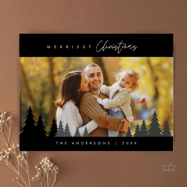 Postal Foto familiar de Navidad más alegre al aire libre  (Merriest Christmas Family Photo Outdoor Pine Trees Postcard in Black and White)