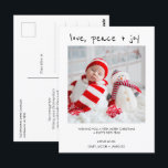 Postal Foto moderna Amar la paz Navidades de la alegría<br><div class="desc">Moderno Navidades de la Joy de la Paz de la foto del amor de la paz Postcard Navidades modernos saludando la postal con un moderno texto de encabezado escrito a mano, foto simple y texto negro. El saludo de Navidades más largo aparece en la parte trasera. Esta moderna tarjeta postal...</div>