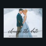 Postal Foto Moderna de caligrafía con guión cambia la fec<br><div class="desc">El guión moderno de caligrafía cambia la tarjeta postal de fotografía de pareja pospuesta por Boda de fecha</div>