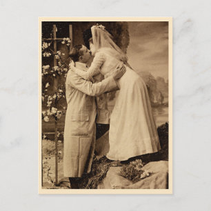 Postal Foto vintage del beso de una pareja Boda