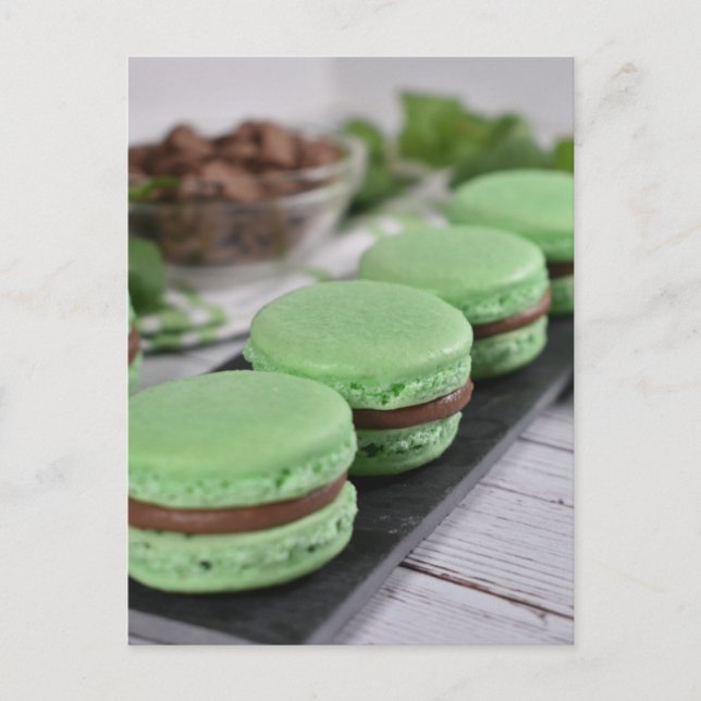 Postal Fotografía de alimentos Chocolate Mint Macaron Coo (Anverso)