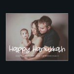 Postal Fotografía de la familia de vacaciones de Hanukkah<br><div class="desc">Una tipografía moderna para esta colección de tarjetas fotográficas. Para personalizar con tu foto familiar favorita. También puede cambiar fácilmente el color del tipo de letra a su gusto.</div>
