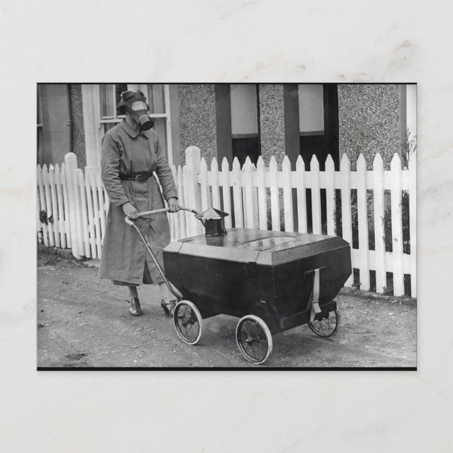 Postal Fotografía de la guerra de las mujeres con máscara (Anverso)