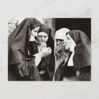 Fotografía de las monjas humeantes de la época