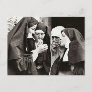 Postal Fotografía de las monjas humeantes de la época