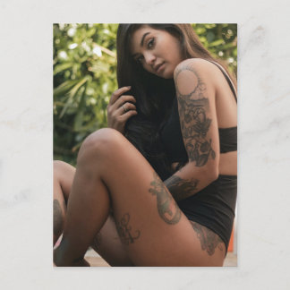 Postal Fotografía de Sexy Tattooed Chica