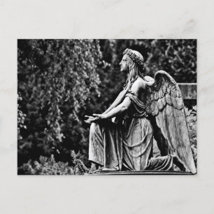 Postal Fotografía en blanco y negro arrodillando ángel